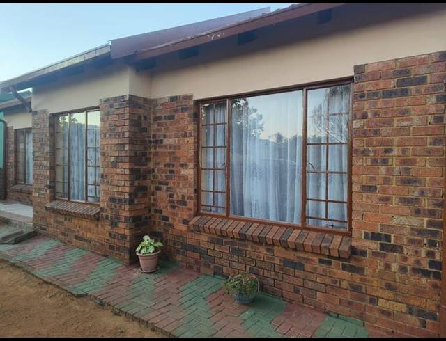3 BEDROOM HOUSE FOR SALE IN GEELHOUTPARK